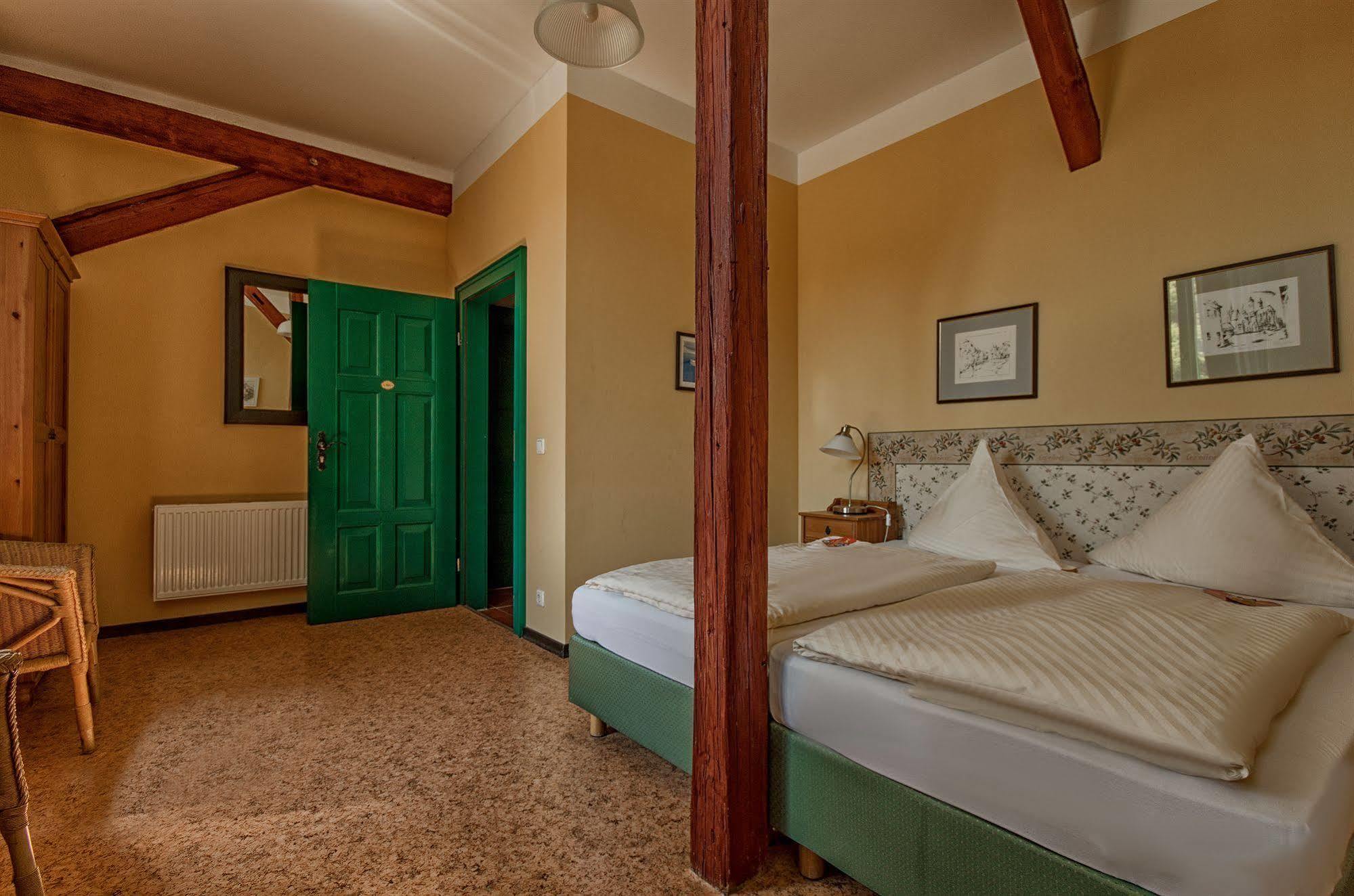 Hotel Zur Henne Naumbourg Extérieur photo